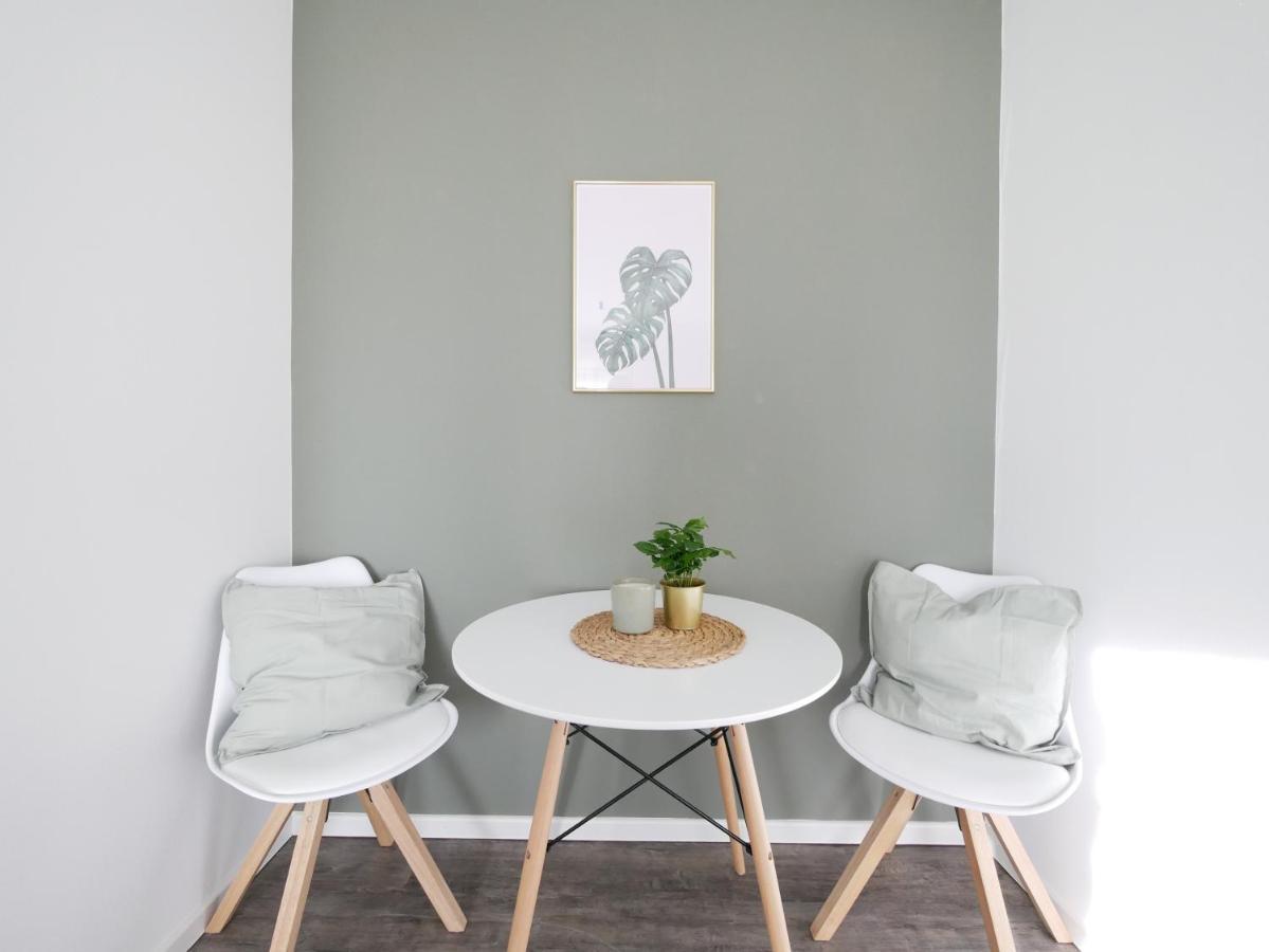 Zentral, Modern, Gemuetlich Mit Balkon & Parkplatz Apartment